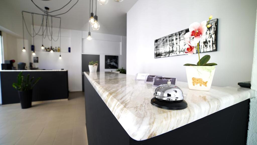 Saffroni Inn - Housity