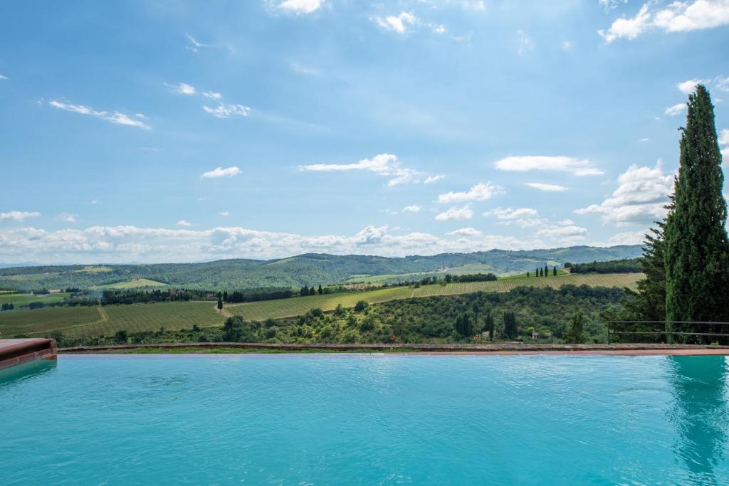 Basen w obiekcie Castello di Monteluco a Lecchi lub w pobliżu