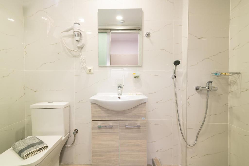 Koupelna v ubytování Sea Diamond Suites