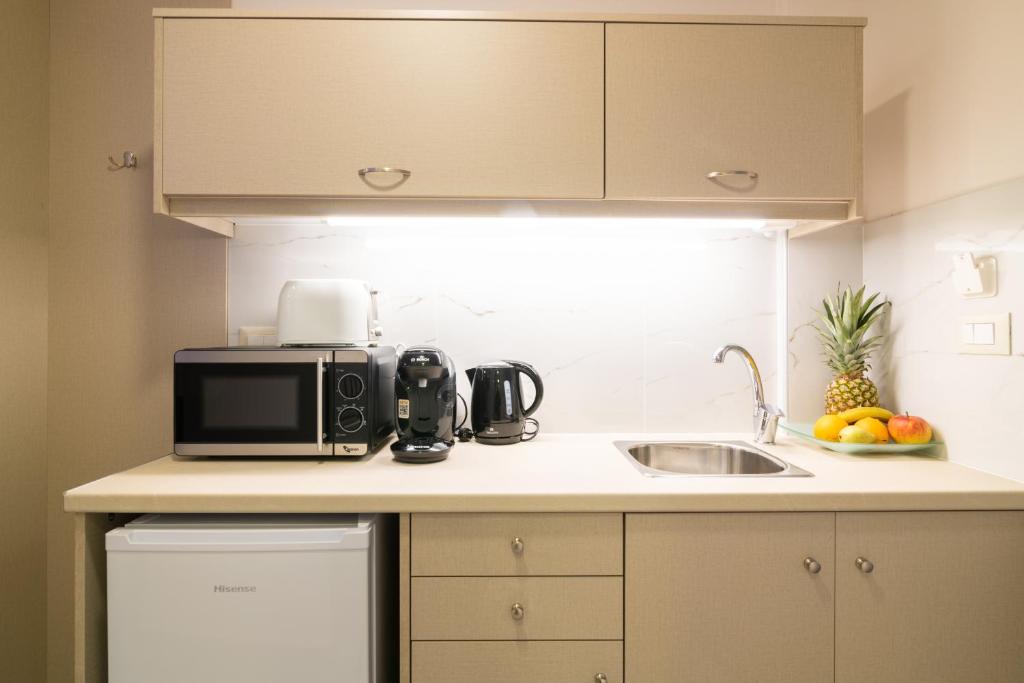Kuchyň nebo kuchyňský kout v ubytování Sea Diamond Suites