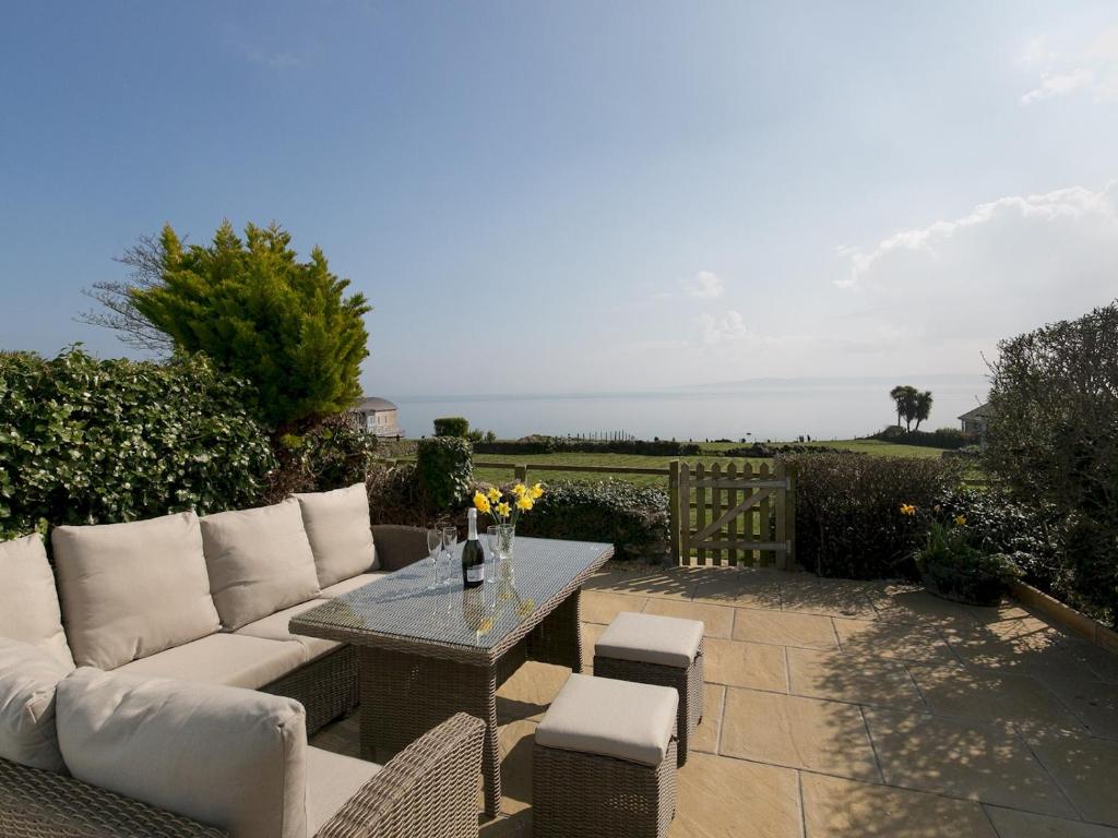 Gallery image of Pass the Keys Cozy 3 Bedroom Cottage with stunning Sea View in Moelfre