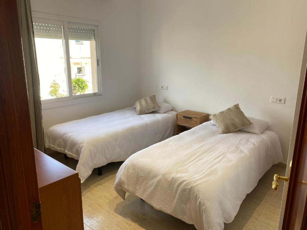 Posteľ alebo postele v izbe v ubytovaní Casa a L’Escala, piscina comunitaria, Mallols