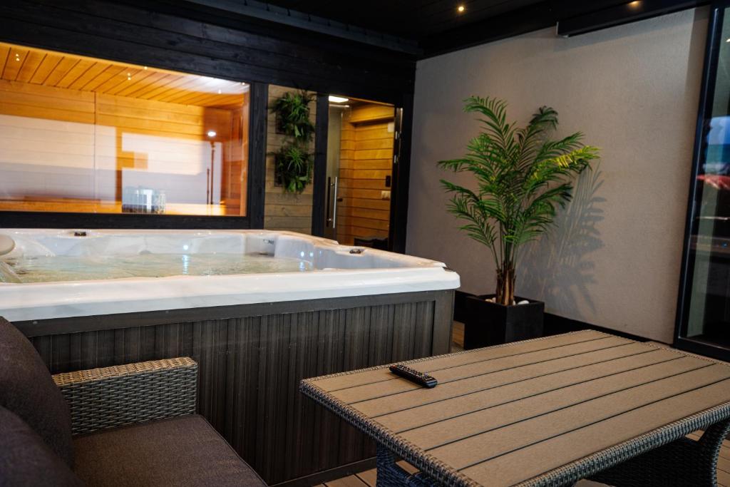 Koupelna v ubytování Arena Deluxe & Spa