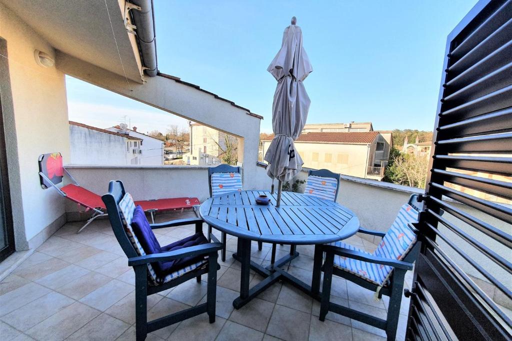 Balkón alebo terasa v ubytovaní Apartment Relax for max 5 persons Funtana close to the beach