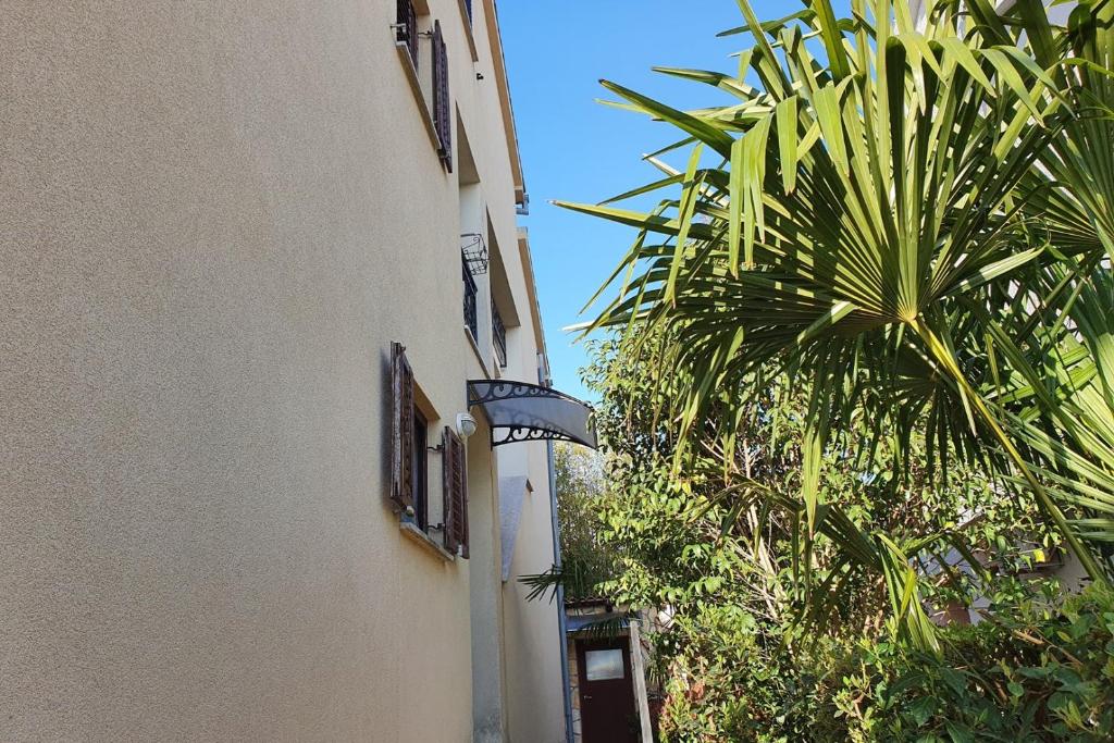 Vonkajšia záhrada v ubytovaní Apartment Relax for max 5 persons Funtana close to the beach