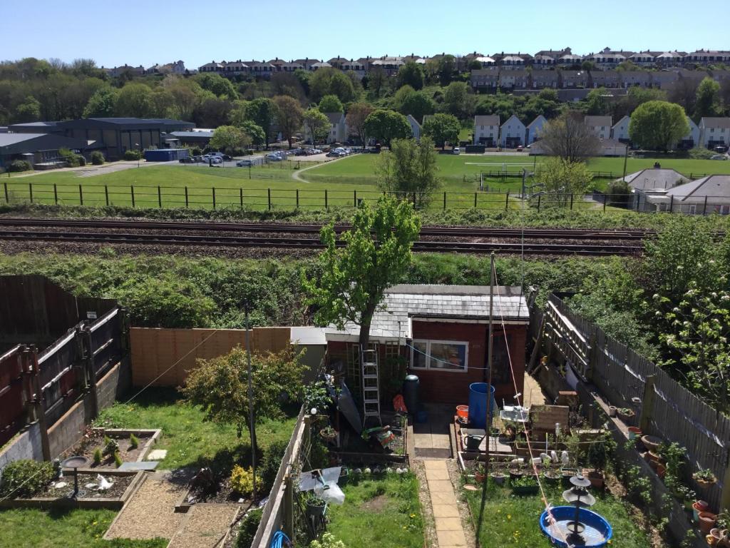 Apartment with shared garden and basic equipments - Two-Bedroom Apartment