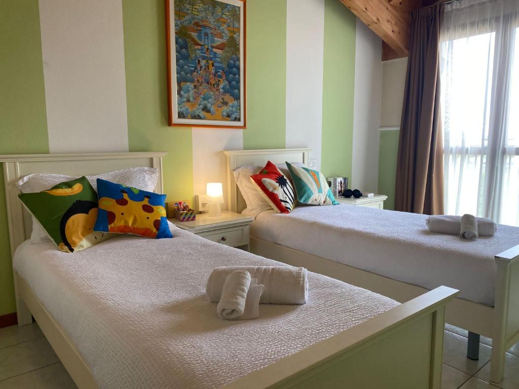 Postel nebo postele na pokoji v ubytování Ferretti Residence Garda Palace