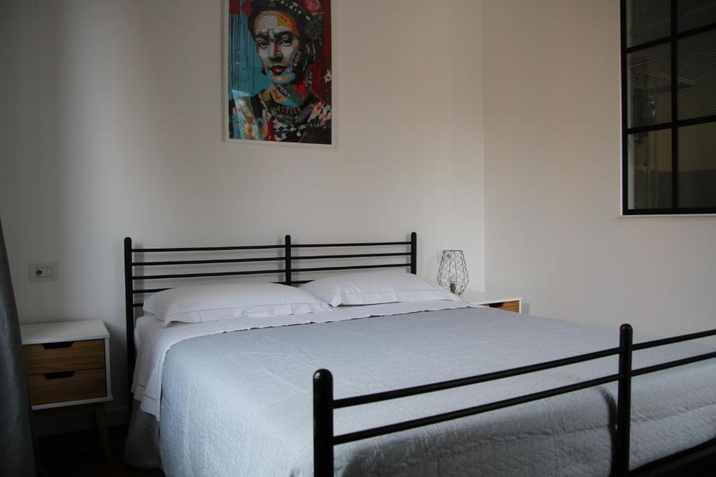 Posteľ alebo postele v izbe v ubytovaní JOIVY Stylish Apt in Centre of Cernobbio