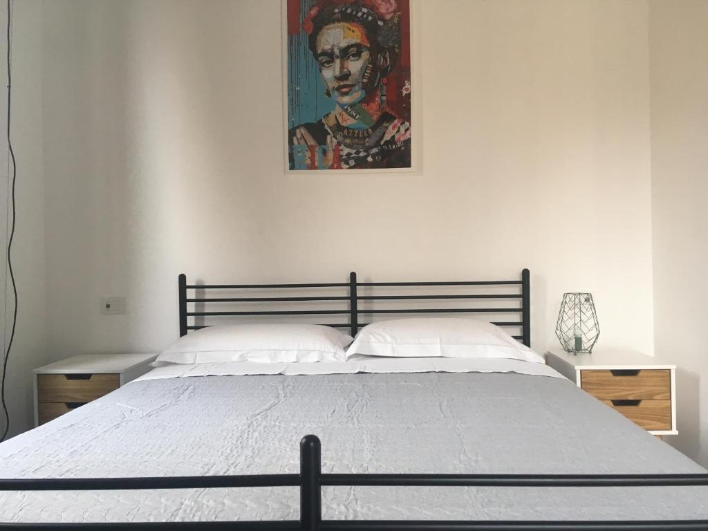 Posteľ alebo postele v izbe v ubytovaní JOIVY Stylish Apt in Centre of Cernobbio