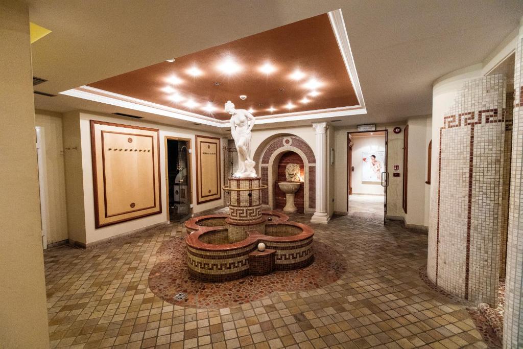 Część wypoczynkowa w obiekcie Hotel Lagorai Resort & Spa