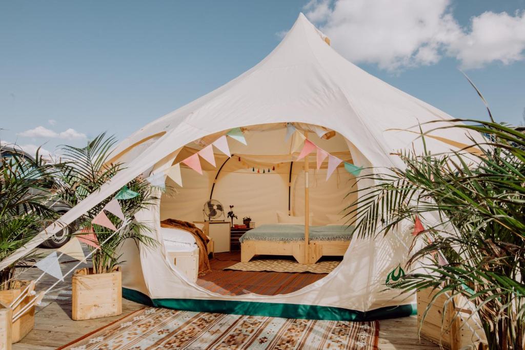 a bedroom with a bed in a tent at raus und gut Glamping am Gräbendorfer See in Drebkau