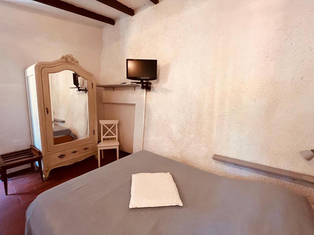 Telewizja i/lub zestaw kina domowego w obiekcie Hotel Baia di Levanto