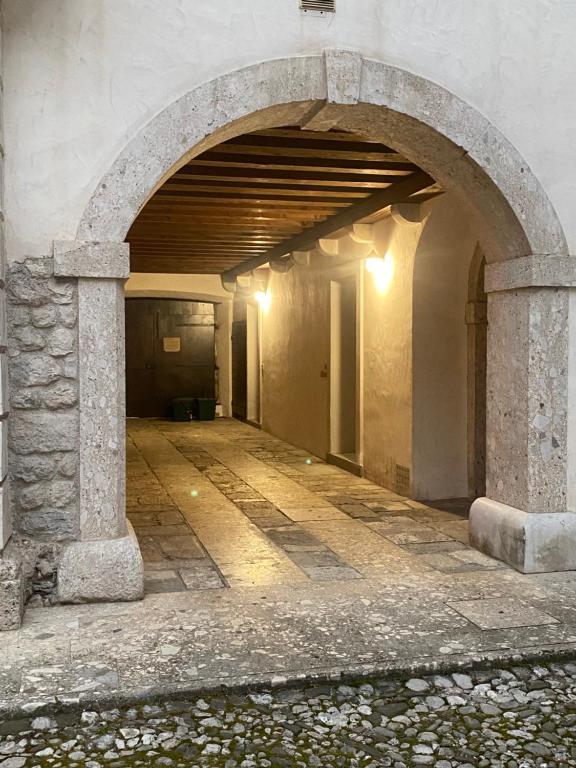 an empty hallway with an archway in a building at Affittacamere da Zippo in Venzone