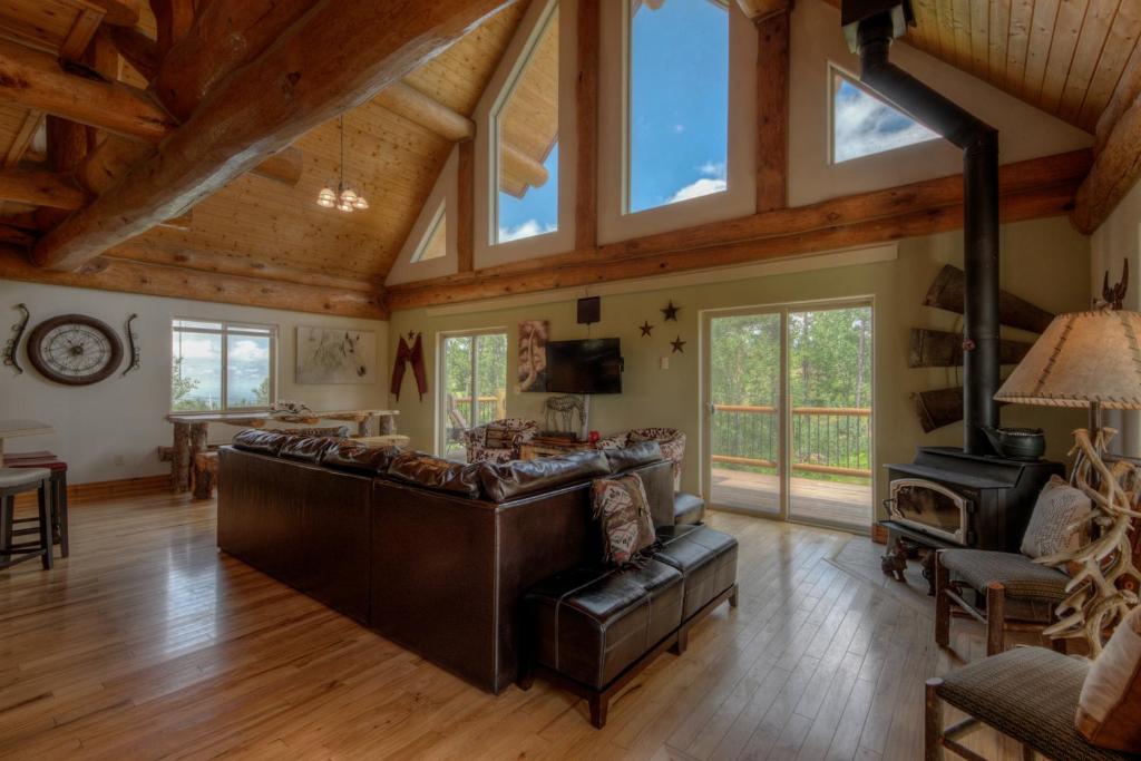 a living room with a large couch and a fireplace at Tetro Rock Retreat in Deadwood