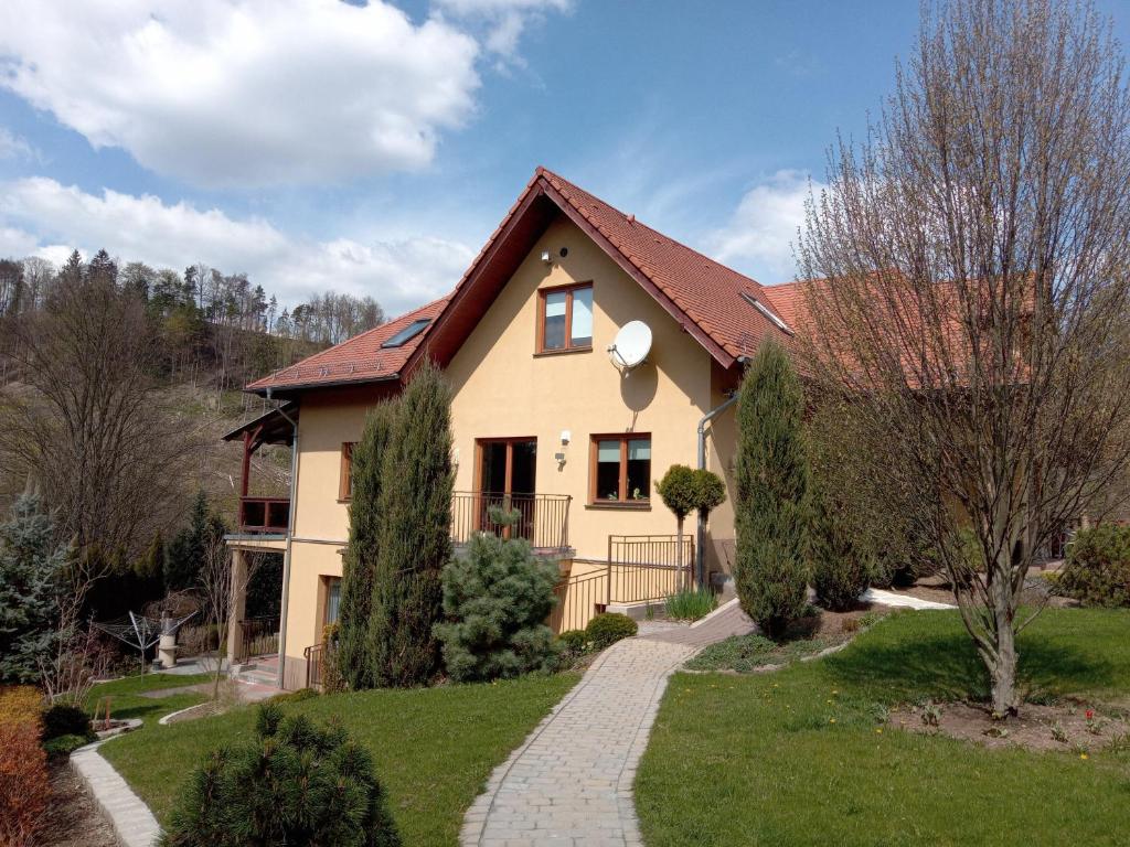 a house with a pathway in front of it at Pokoje Gościnne Monti in Kudowa-Zdrój