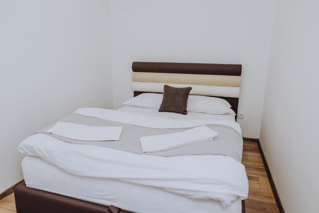 A bed or beds in a room at Planinsko srce