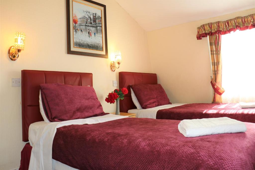 En eller flere senge i et værelse på Barry House