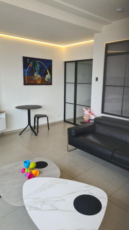 Posezení v ubytování frontaal gelijkvloers seaview 80m² 2 slp