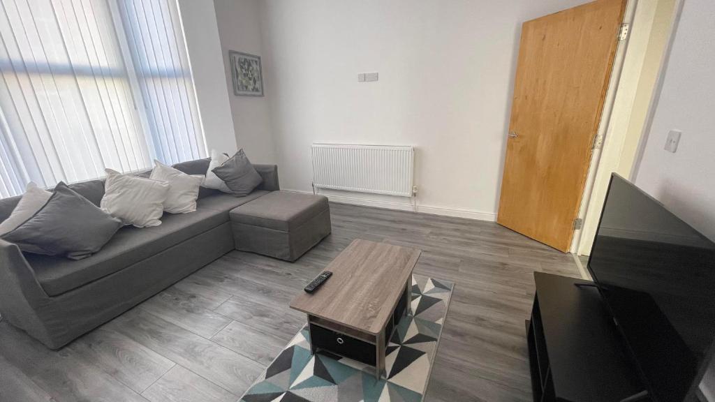 RYAN AIR I BNB - LFC Apartments - One-Bedroom Apartment