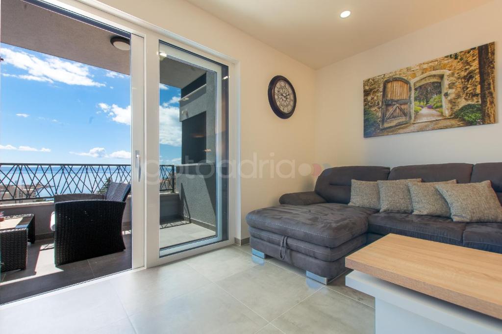 Sea View Apartment Leana