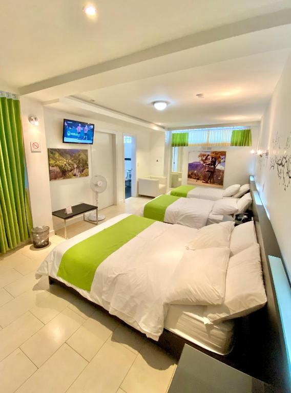 Postel nebo postele na pokoji v ubytování Destiny Hotel