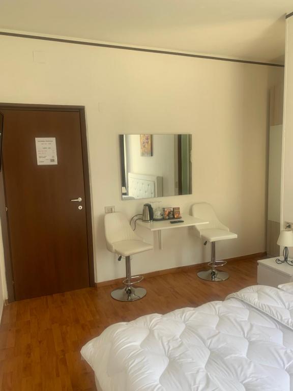 Postel nebo postele na pokoji v ubytování Albergo al lago