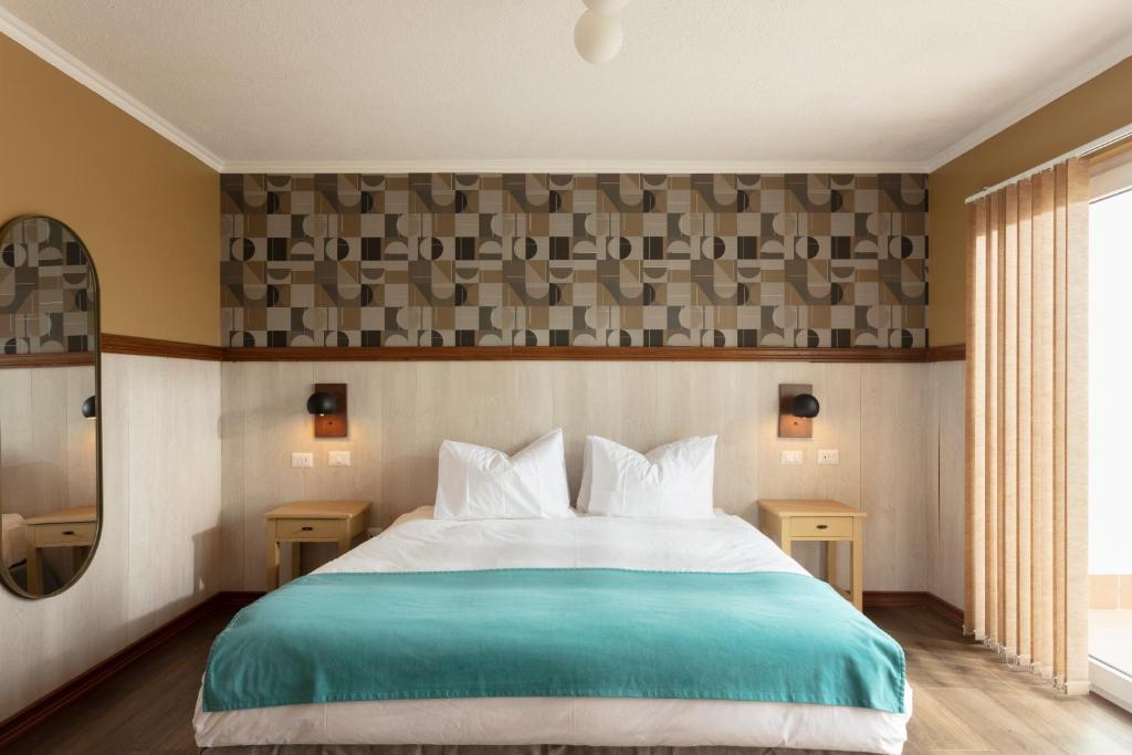 Una cama o camas en una habitación de Hotel Rocas de Bahía