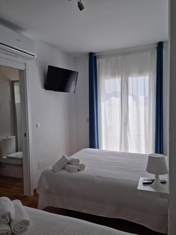 Postel nebo postele na pokoji v ubytování Hostal Nerjasol