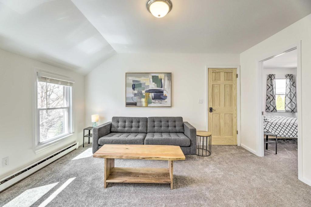 PetFriendly Mystic Apartment Walk Downtown!, Mystic (updated prices 2024)