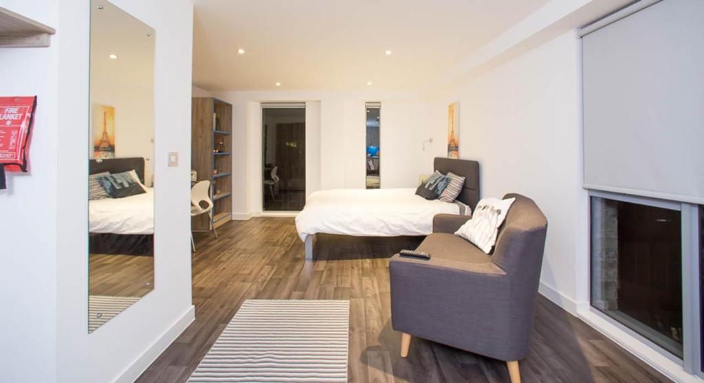 Modern Room in a Shared accomodation for Rent, Anstey (updated prices 2025)