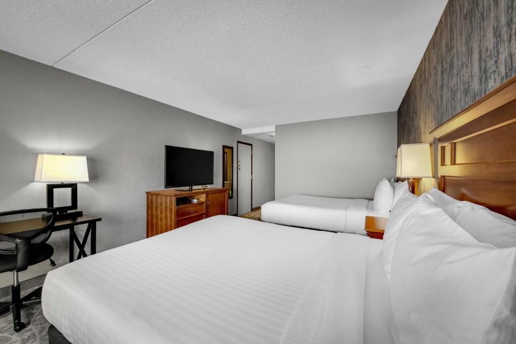 The Academy Hotel Colorado Springs - Deluxe Queensielkamer Met Twee Queensize Bedden - Geen Huisdieren