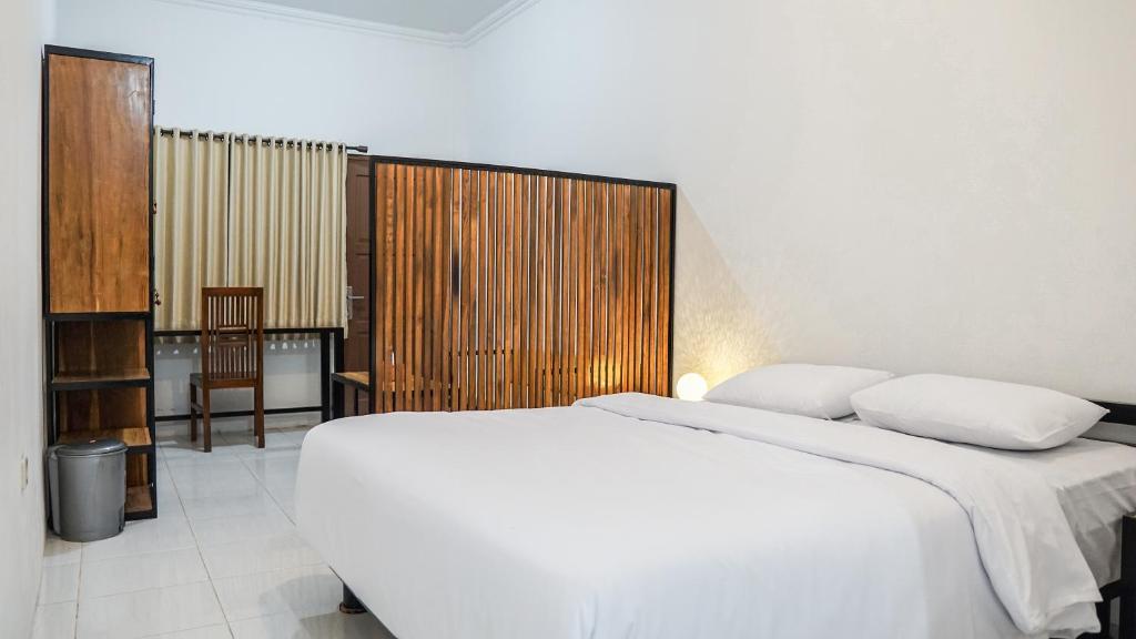 Postel nebo postele na pokoji v ubytování Ayodya Inn , Yogyakarta Lodging , Digital Nomads , Entrepreneurs Centre , CoWorking Space , CoLiving , Kost Lengkap , Exclusive Boarding House and Student Accommodation in Jogjakarta City Center !