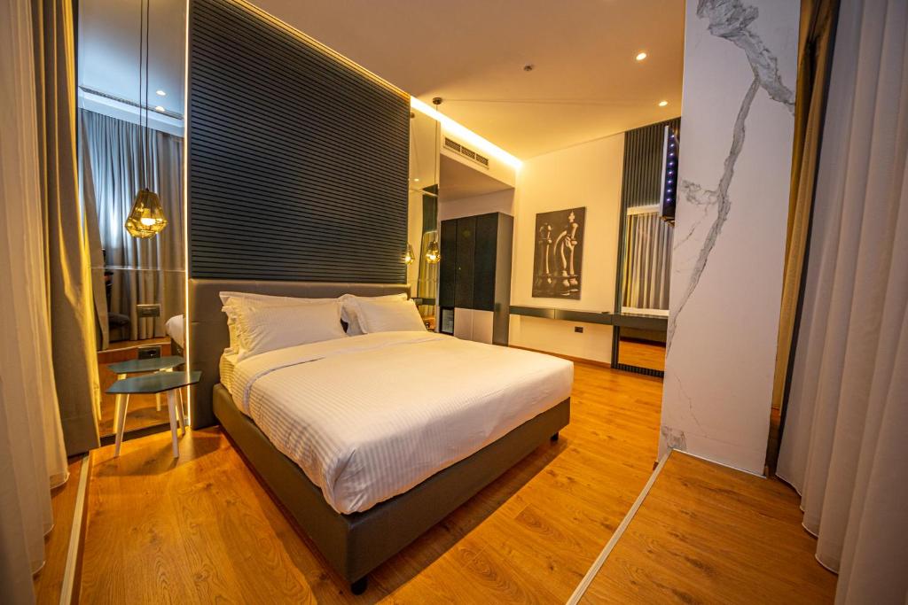 Postel nebo postele na pokoji v ubytování Black Diamond Hotel