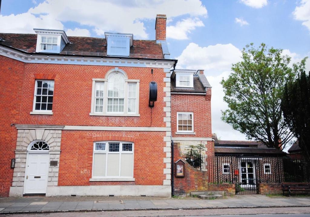4 The Clockhouse , Midhurst, Midhurst Updated 2024 Prices