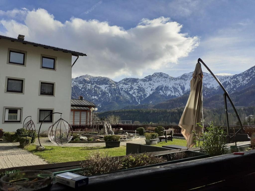 Nespecifikovaný výhled na hory nebo výhled na hory při pohledu z hotelu