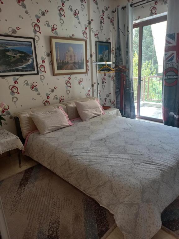 Diamerisma sto kentro tes poles tripole - Housity