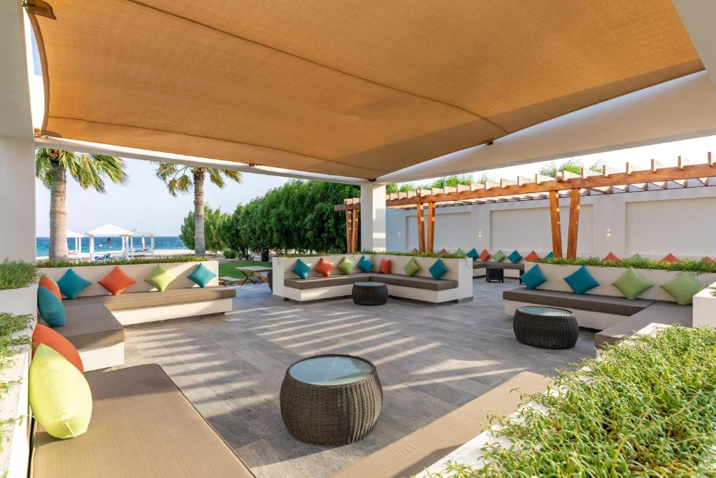 Posezení v ubytování Sealine Beach, a Murwab Resort