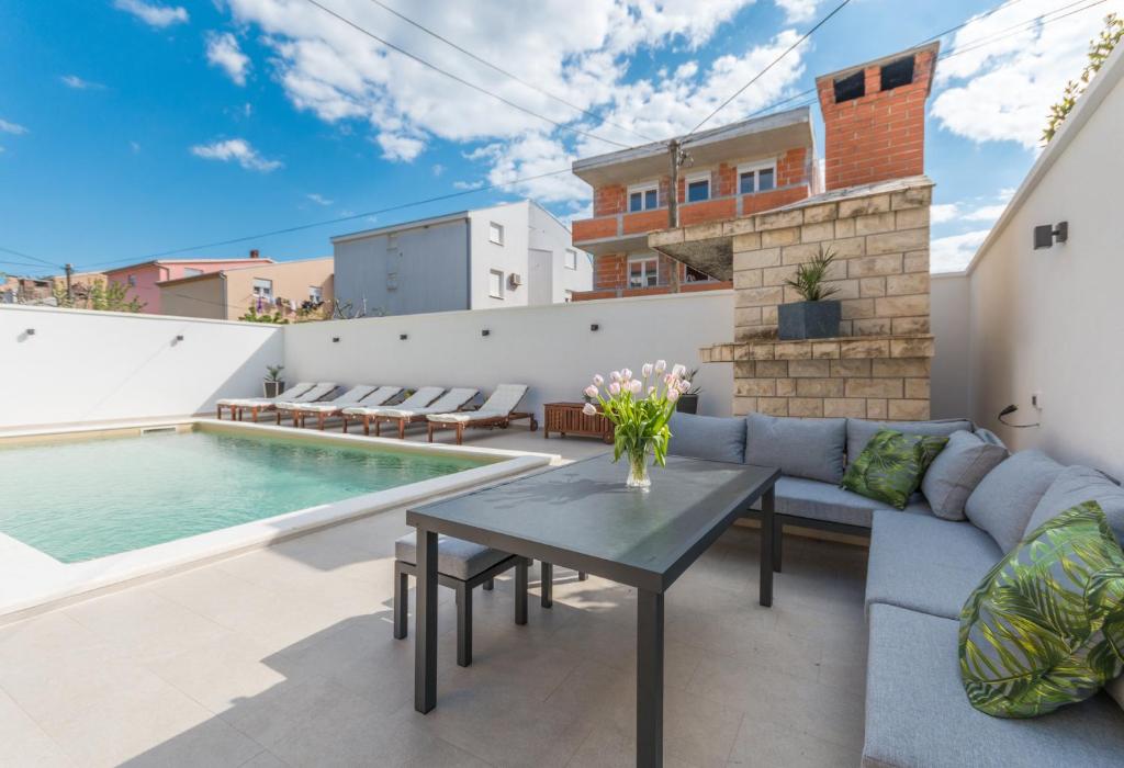 Bazén v ubytovaní Apartment Jakov with a pool alebo v jeho blízkosti