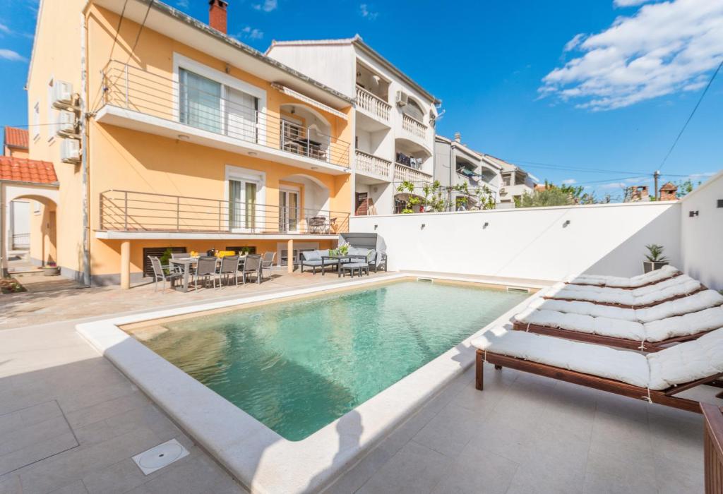 Bazén v ubytovaní Apartment Jakov with a pool alebo v jeho blízkosti