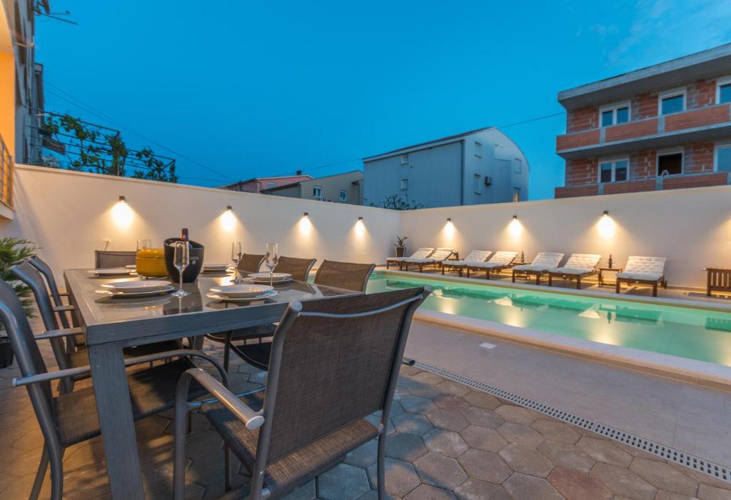 Bazén v ubytovaní Apartment Jakov with a pool alebo v jeho blízkosti