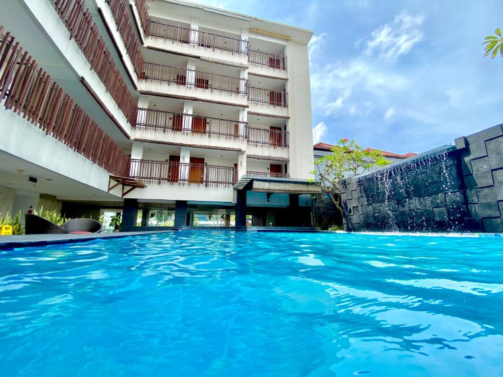 Bazén v ubytování Sun Royal Hotel nebo v jeho okolí