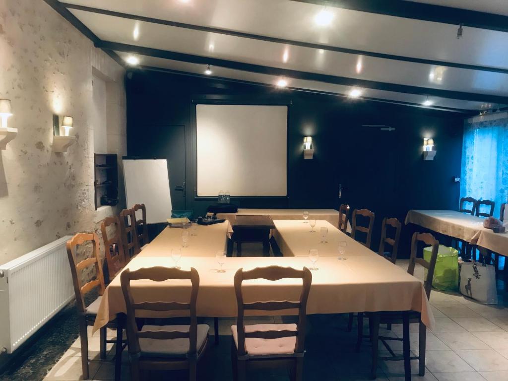 Konferenční prostory v ubytování Logis- Hôtel & Restaurant Le Montligeon