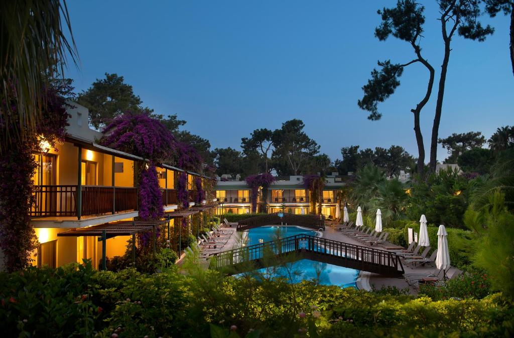 Bazén v ubytování Turquoise Hotel nebo v jeho okolí
