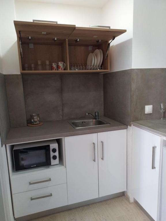Kuchyň nebo kuchyňský kout v ubytování Valentinos Apartments