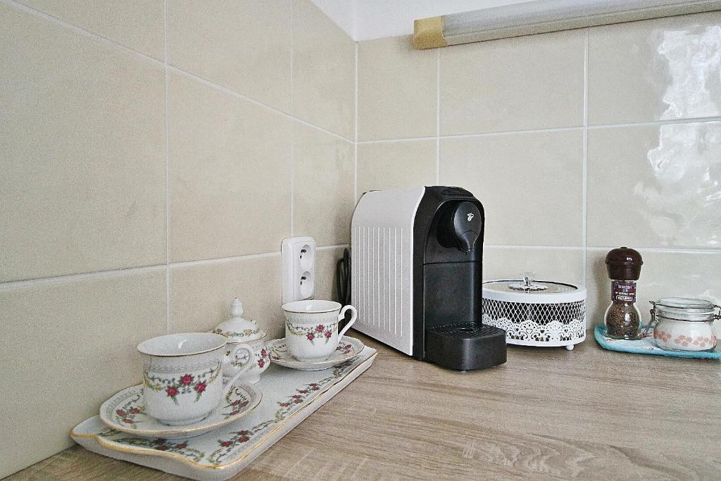 Příslušenství pro přípravu čaje a kávy v ubytování Jediný apartmán Tatranská Štrba