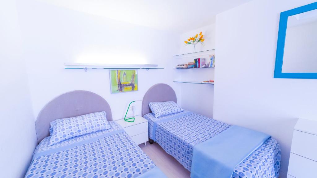 Łóżko lub łóżka w pokoju w obiekcie Duplex two bedroom apartment Los Cristianos Parque Margarita