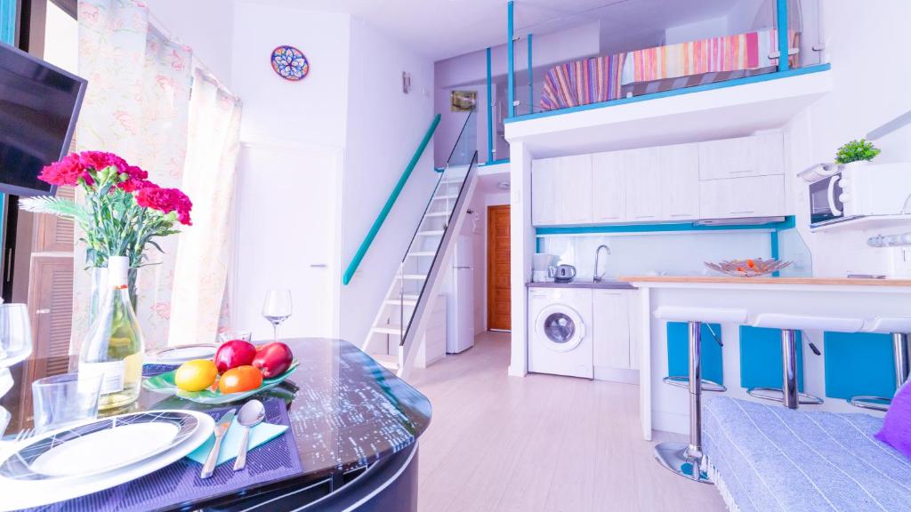 Kuchnia lub aneks kuchenny w obiekcie Duplex two bedroom apartment Los Cristianos Parque Margarita