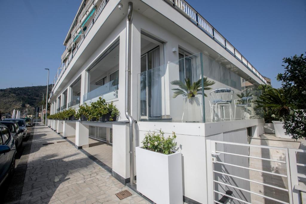 VistAmare Luxury Retreat - Housity