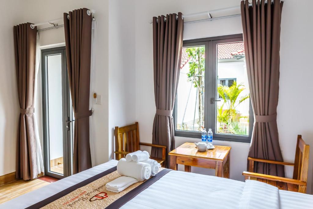 Giường trong phòng chung tại Rainforest Resort Phu Quoc