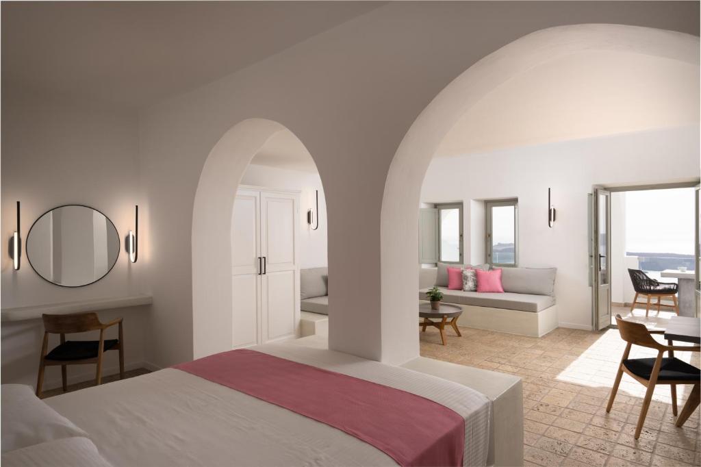 Postel nebo postele na pokoji v ubytování Asha Luxury Suites